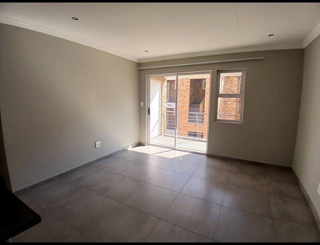 2 BEDROOM TOWNHOUSE FOR SALE IN ALBEMARLE